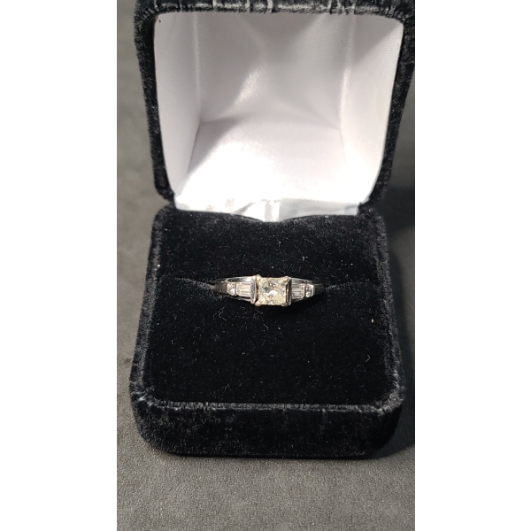 14K Princess-Cut Diamond Engagement Ring With Baguette Diamond Accents - Size: 7.5 - Weight: 5.3g