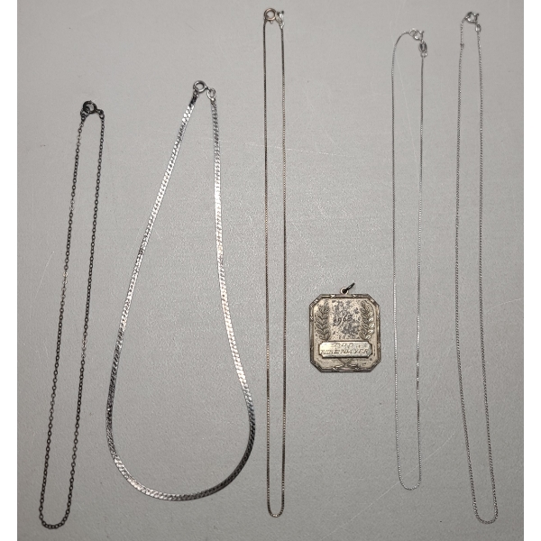 Assorted Sterling Silver Necklaces & Pendant - Total Weight: 28.2g