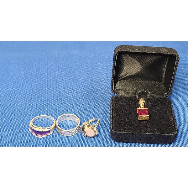 Sterling Silver Rings & Necklace Pendant With Pink Stone - Weight: 14.5g