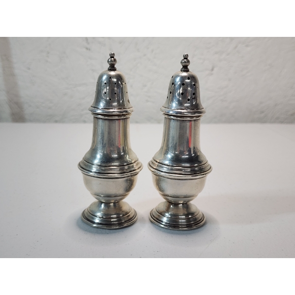 Sterling Silver Salt & Pepper Shakers TW: 70.2g