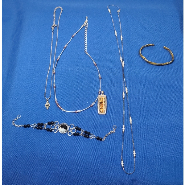 Assorted Costume Jewelry Including Necklaces, Bracelets & Pendant 