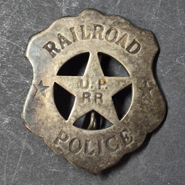 VINTAGE RAILROAD POLICE BADGE - INSCRIPTION  " U.P. RR " -  SEE PICS