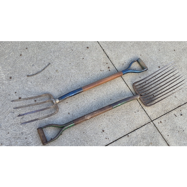 PICKUP IN CANTON - SET OF 2 PITCH FORKS AS SHOWN - SEE PICS - THESE ARE IN GREAT CONDITION