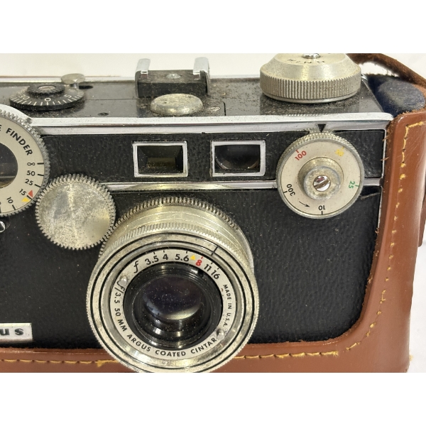Vintage Argus C3 35mm rangefinder camera - shutter speeds - Manufactured in U.S. between 1938-1968