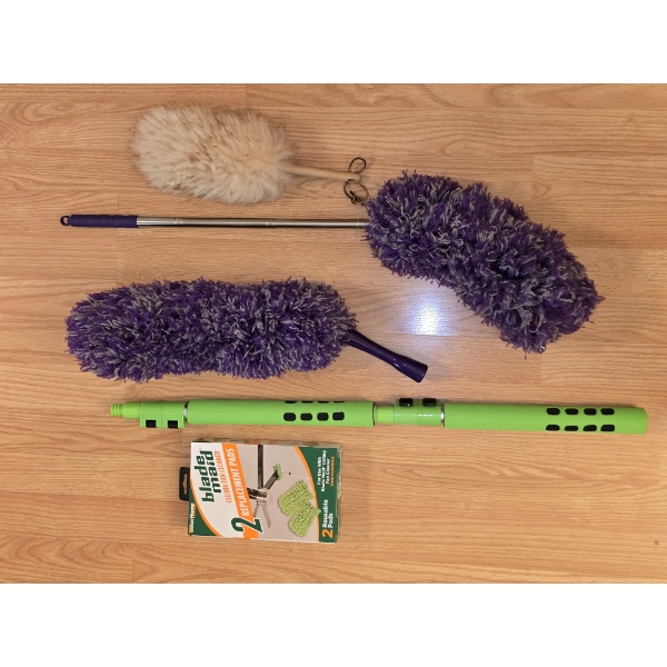 4 Assorted Dusters incl Specialty Fan Blade Duster