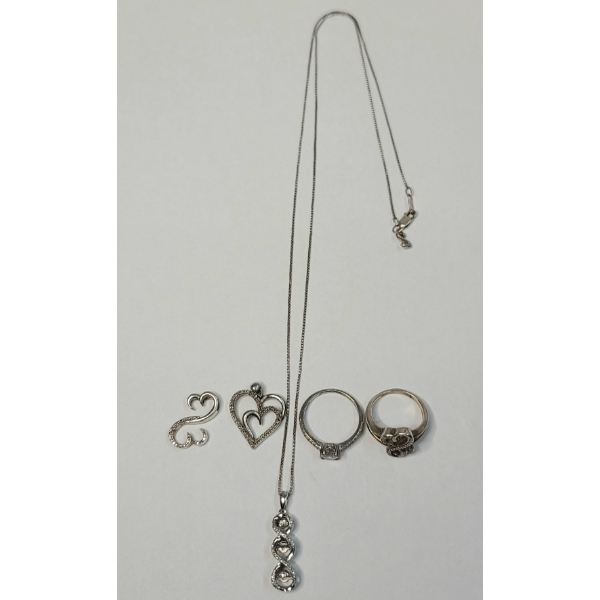 Lovely Collection Of Sterling Silver Rings, Pendant & 22" Necklace - Total Weight: 15.3g