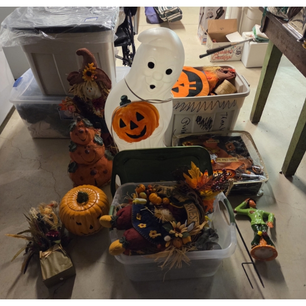 Louisville Home Pickup - Very Large Grouping Of Halloween Fall Decor Items Indoor / Outdoor See Pics