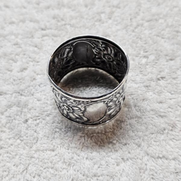 Antique Sterling Silver Repoussé Napkin Ring - 14g