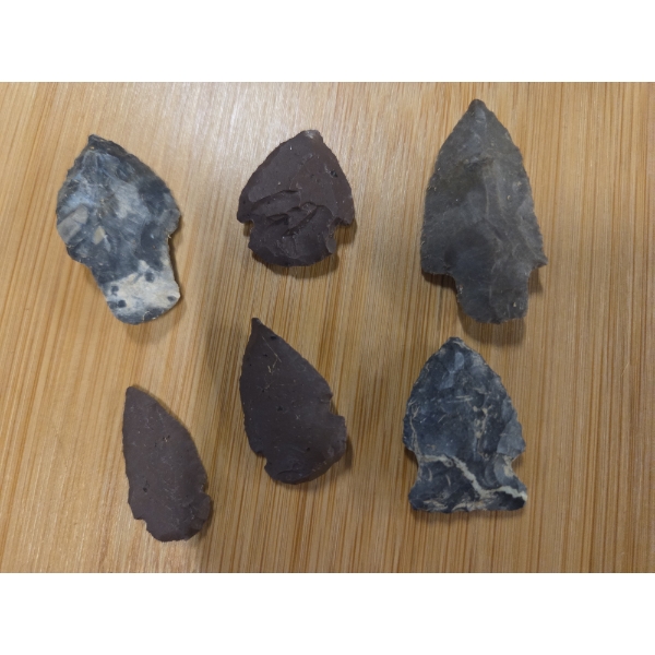 Awesome Collection Of Six Arrowheads