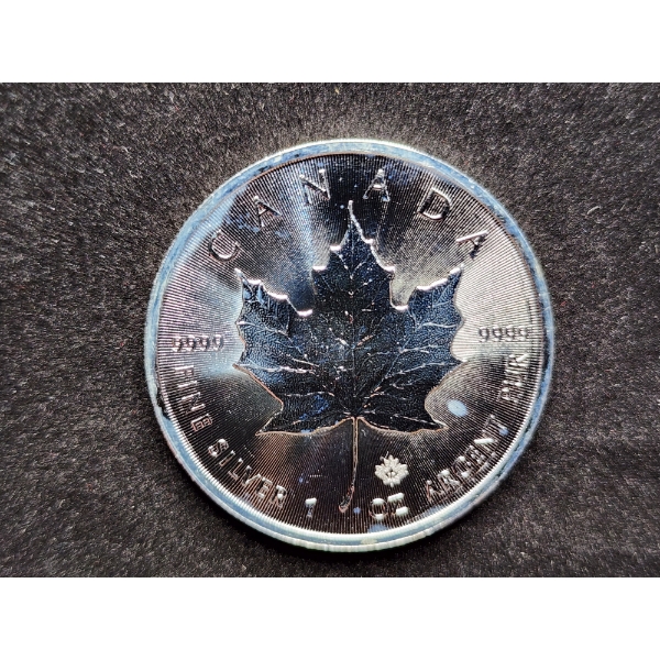2017 Canadian 9999 Fine Silver 1 Oz Maple Leaf Bullion Round 