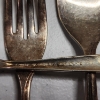 Image 5 : Silverplate Utensil Set: Serving Spoons, Forks, Knives - Total Weight: 1.2lbs