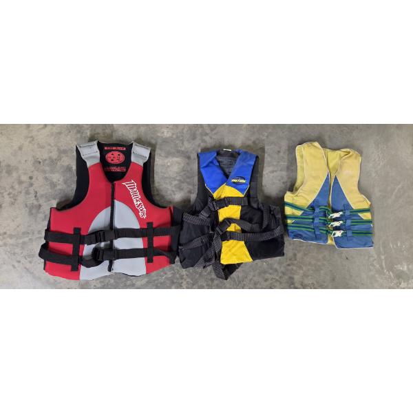 Great Condition Life Jackets, 2 Size Large/Xlarge & One 2X Large 