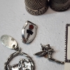 Image 3 : Lot of Sterling Silver Vintage Items: Thimbles, Pins, Tinker Bell & Horseshoe Pendant - TW: 19.5g