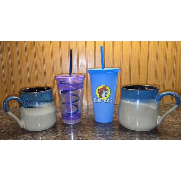 2 Extra Large Coffee Mugs and 2 Lidded Cups With Straws N(Crayola and Buc-ee's)