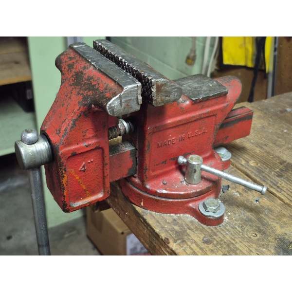 PICKUP IN CANTON -  COLUMBIAN No 4 BENCH VISE - CLEVELAND , OH   GOOD CONDITION