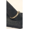 Image 3 : 10K Two-Tone Gold Band Featuring Diamond Accent & Engraved Leaf - Size 8 - Weight: 1.5g