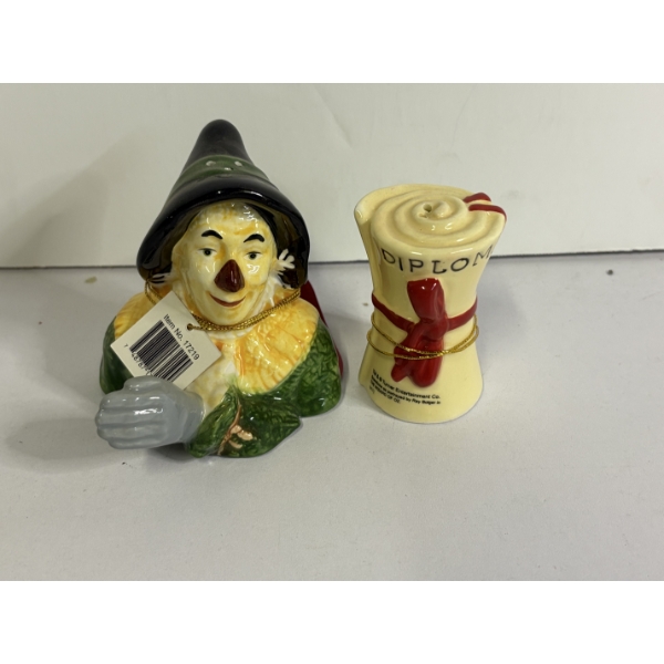 Scarecrow & Diploma Salt & Pepper Shakers - Wizard of Oz - Turner Entertainment Co. 