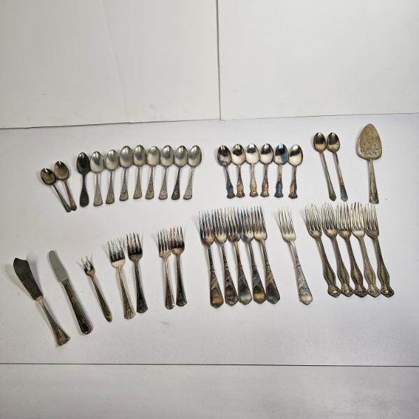 Silver-Plated 37-piece Vintage Flatware Set (2.8lbs)