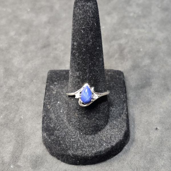 14k White Gold Ring with Blue Lindy Star Stone 2.3g