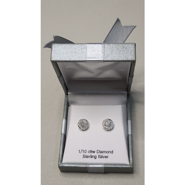Pair Of Beautiful Sterling Silver Earrings With 1/10 Cttw Diamonds - Weight: 2.2g