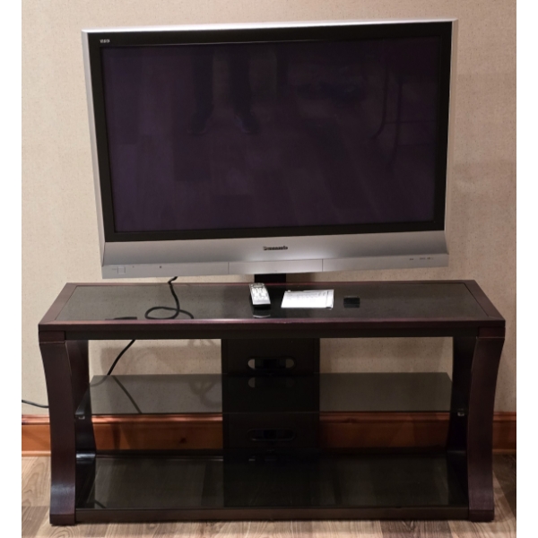 TV With Wood & Glass Entertainment Stand - Panasonic 40" w/ Remote, No Feet - Stand 50x19x24