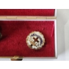Image 3 : Two Collectible Pins in a Gold-Tone Case