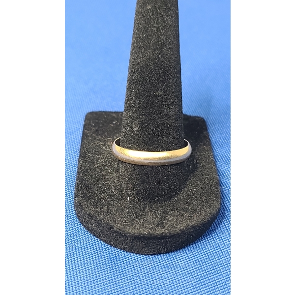 Men's 14K Gold Wedding Band Ring - Size 10 - Weight: 2.8g
