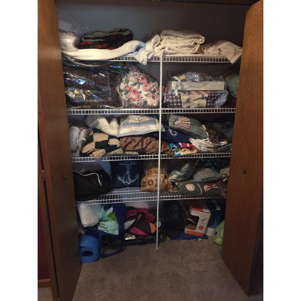 Louisville Home Pickup - large Group - Throw Pillows / Electric Blanket / Duffle Bags / Sheets  More