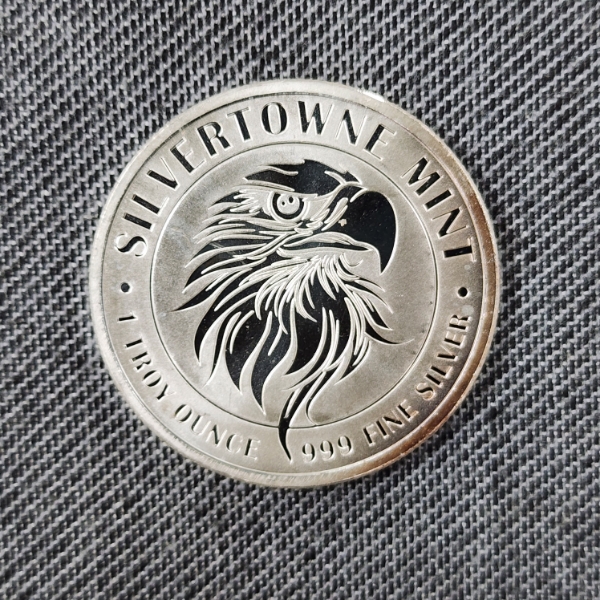 One Troy Ounce .999 Fine Silver Silvertowne Mint Eagle Round