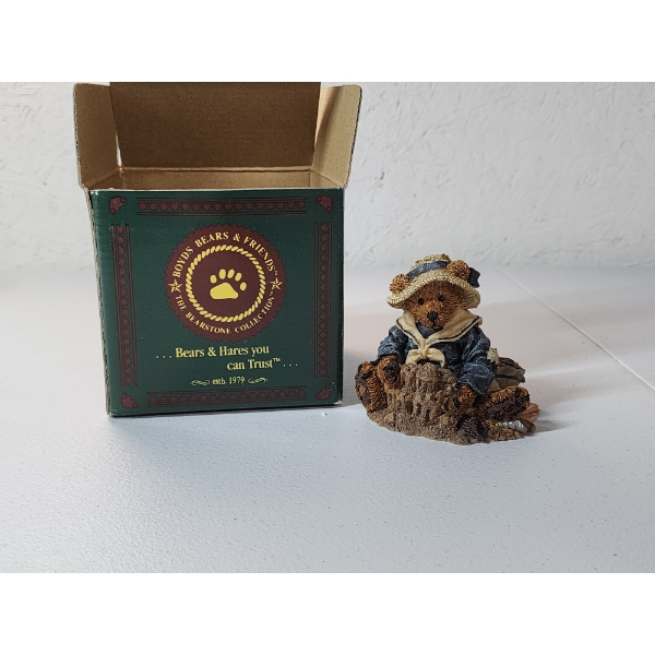 Boyds Bears & Friends "Wilson at the Beach" Figurine