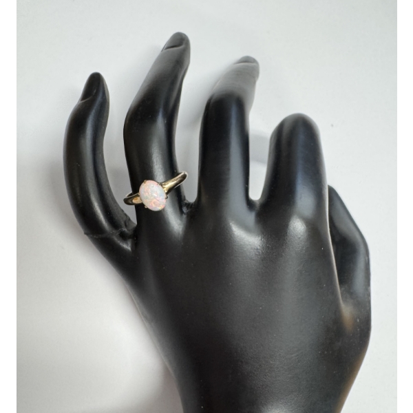 14 Karat Gold Opal Diamond Ring 2.2 Grams!- Beautiful Condition 