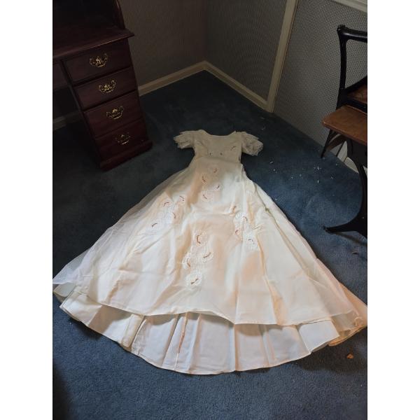 PICKUP IN CANTON - Beautiful Excellent Condition Small Vintage Wedding Gown  