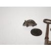 Image 2 : Collectibles Assortment: 1903 Indian Head Cent, Metal Armadillo Figurine, 2 Vintage Keys