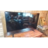Image 1 : 49" Flat Screen LG TV