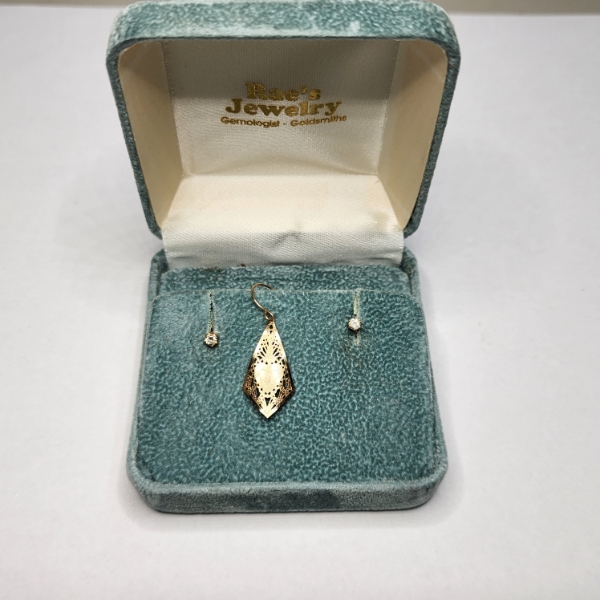 Vintage 14K Yellow Gold Stud Earring Set & One Loose Dangle Earring - TW: 0.7g