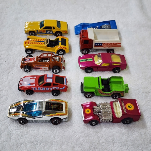 10 Assorted Vintage Diecast Toy Vehicles & Cars Including Hot Wheels & More!
