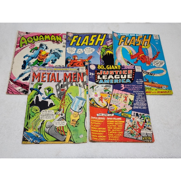 Lot of 5 Assorted DC Comics Including The Flash, Aquaman & More!