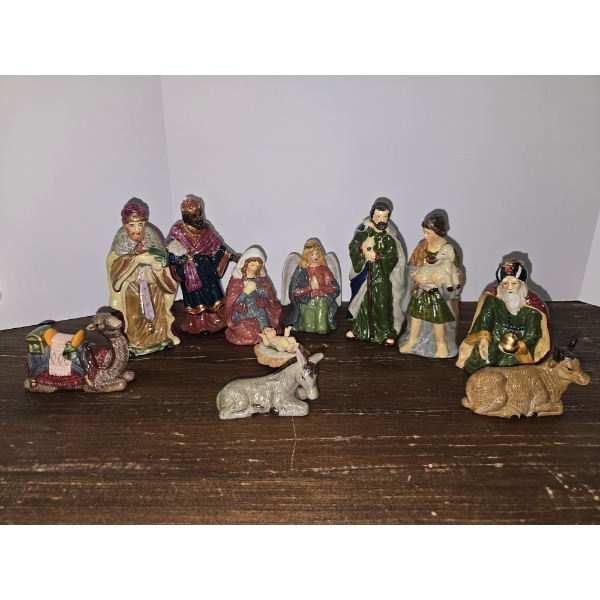 Home for the Holidays Nativity Set - 12pc