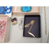 Image 5 : Lot of Assorted Costume Jewelry