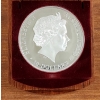 Image 9 : BREATHTAKING Sydney 2000 Olympics Masterpiece KILO SILVER ROUND in Protective Case & Wooden Display