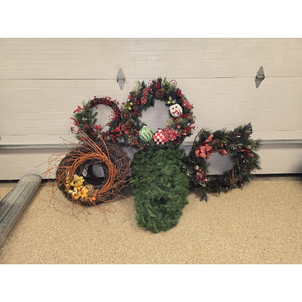 Huge Wreath Lot - with 4 Pre Decorated Wreaths