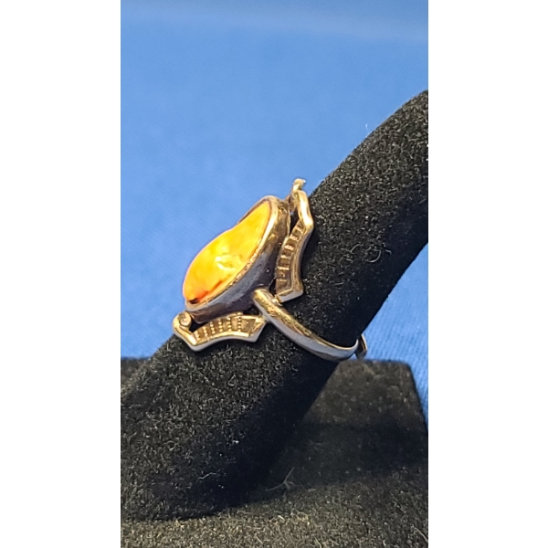 Vintage Style 10K Gold Ring With Orange Stone -Size: 5 - Total Weight: 2.8g