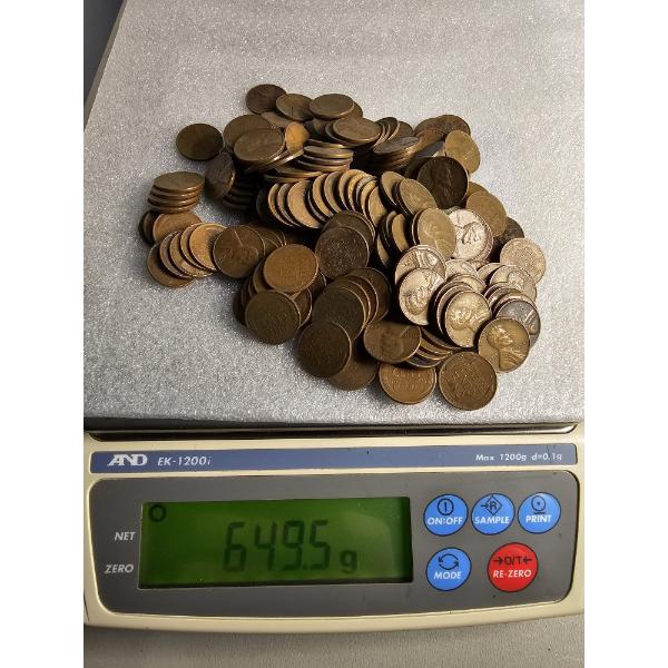 Lot of Assorted Wheat Pennies (649g) - AFV: $2.08 (estimated by weight)