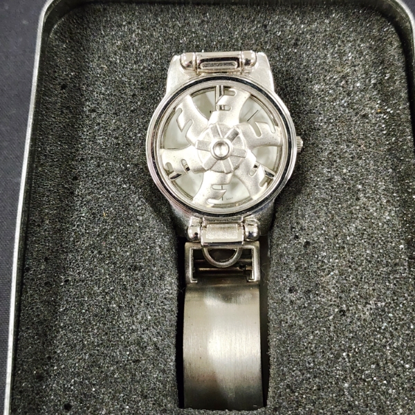 Nice NEW Voges USA Wrist Watch With Unique Metal Covering ~ In Original Case 