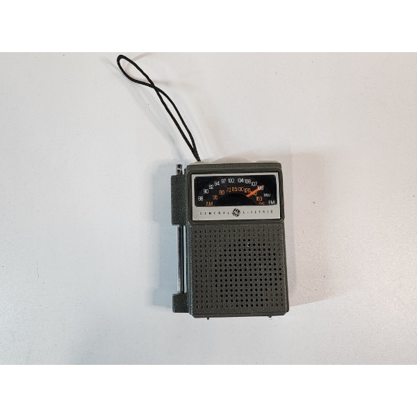 Vintage General Electric Portable AM/FM Radio - 1970-1980's in Great Condition!