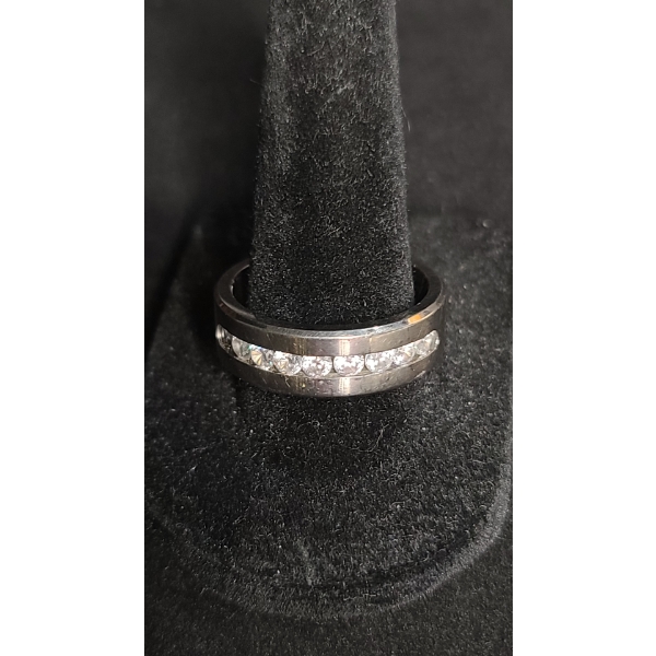 Men's Size 9 Titanium Ring With Clear Stones