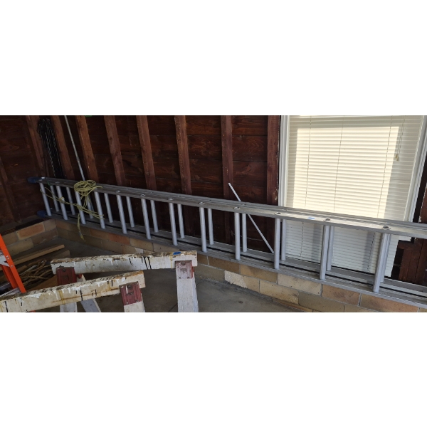 PICKUP IN CANTON - 40 FT ALUMINUM EXTENTION LADDERIN MINT CONDITION - SEE PICS