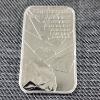 Image 4 : The Royal Mint "007" One Troy Ounce 999.9 Fine Silver Bar