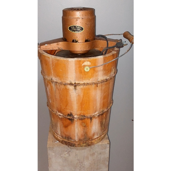 Vintage "Dolly Madison"  Ice Cream maker - Electric - 19 Tall 12 Wide - Working
