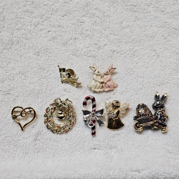 CLASSY AND FESTIVE!!! Vintage Mixed Holiday Jewelry Christmas and Easter Brooch Pin Collection